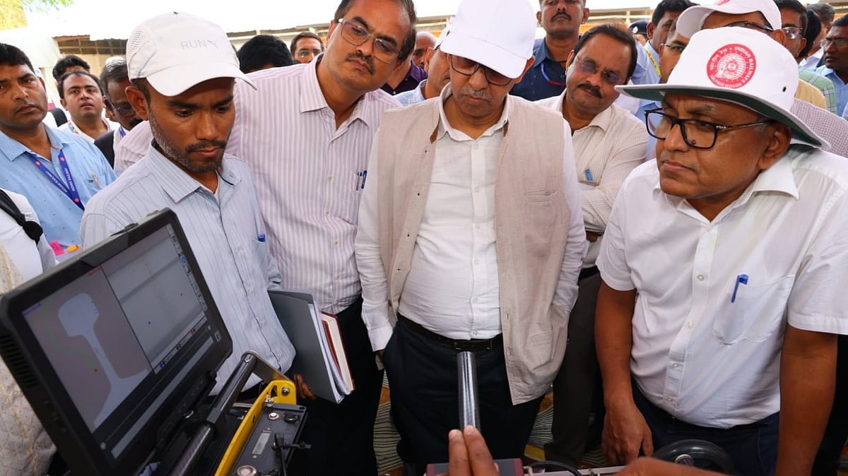 Central Railway GM Goswami Inspects Wadi-Solapur Section, Reviews Safety, Facilities And Infrastructure Upgrades 