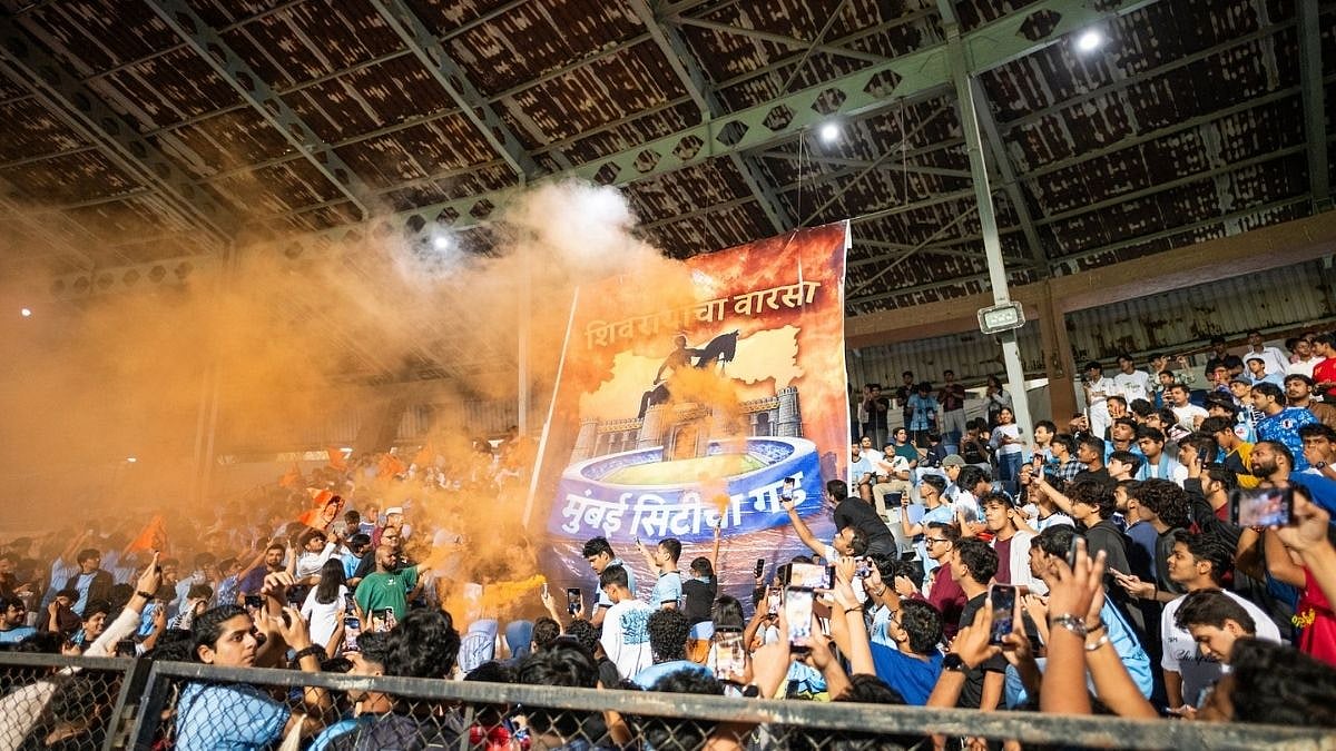 ISL 2025–26 Opener: Mumbai City FC Fans Turn Mumbai Football Arena Into Sea Of Noise Against Chennaiyin FC 