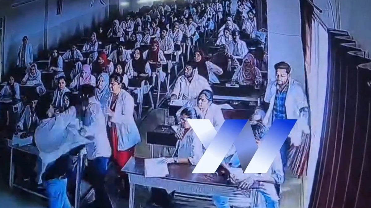 Student Assaults Professor After Being Caught Cheating In Kalaburagi College Exam; Video Viral 