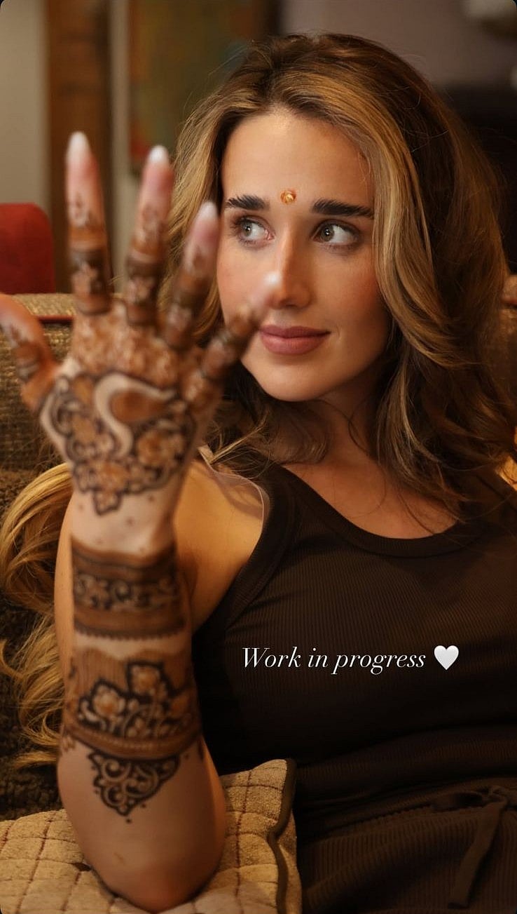 Shikhar Dhawan's Wife-to-be Sophie Shine at Mehendi Ceremony