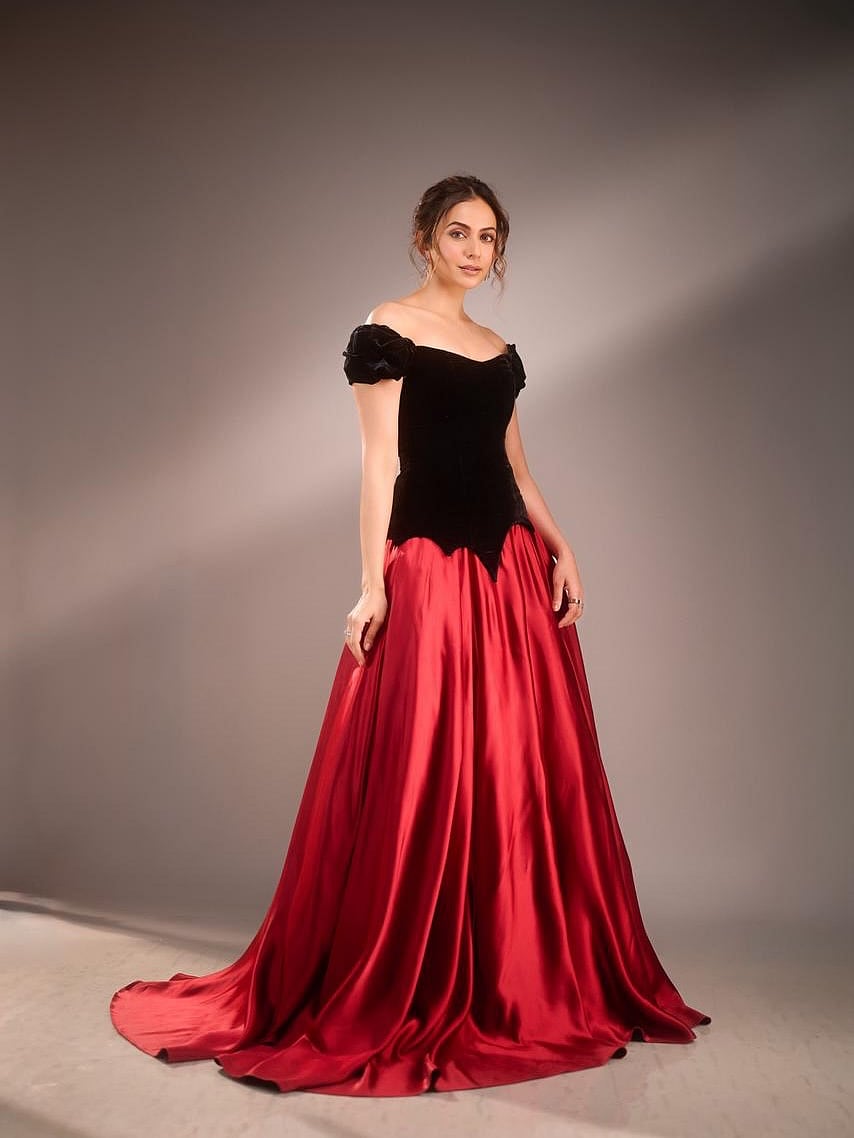 Rakul Preet Singh Turns Disney Princess In Dramatic Red-Black Gown At  Mumbai Awards