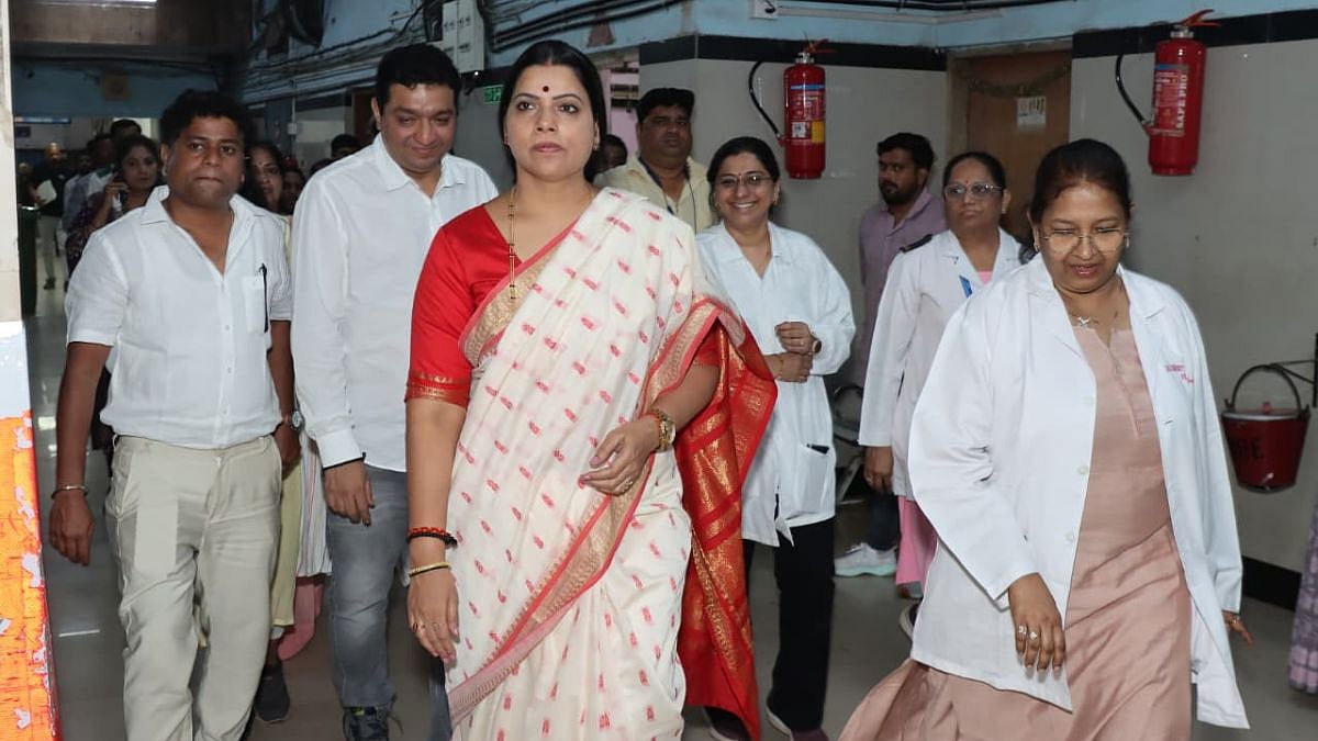 Mumbai Mayor Ritu Tawde Conducts Surprise Inspection At Ghatkopar's Rajawadi Hospital Over Medicine Shortages And Patient Complaints 
