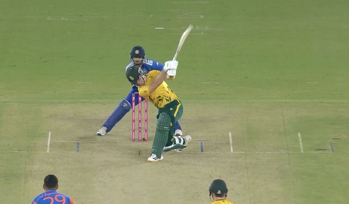 VIDEO: Dewald Brevis Hits Stunning 'No Look' Six Off Varun Chakravarthy In IND VS SA T20 WC26 Clash 
