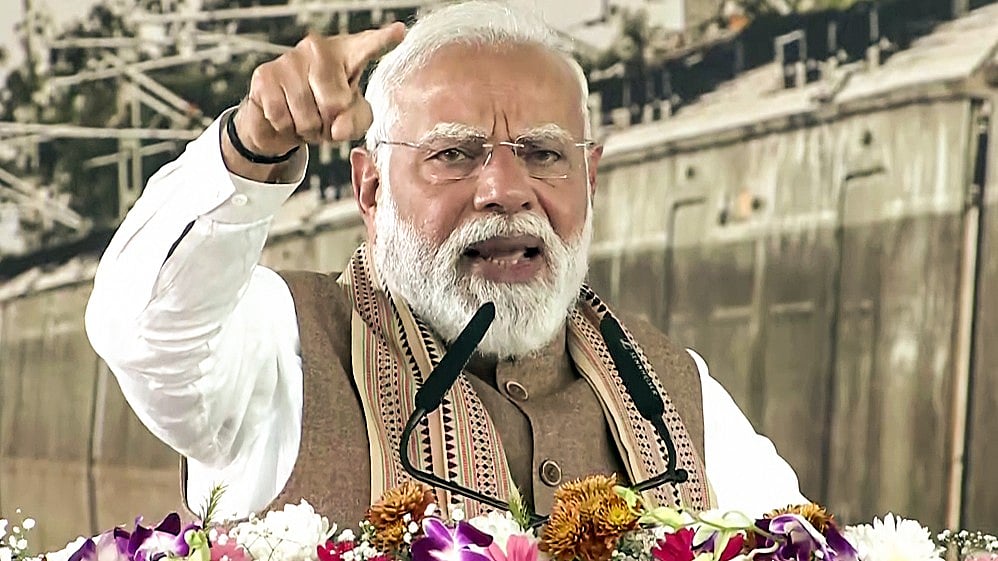 PM Modi Raps Congress Over ‘Shirtless Protest’ At Global AI Summit | VIDEO 