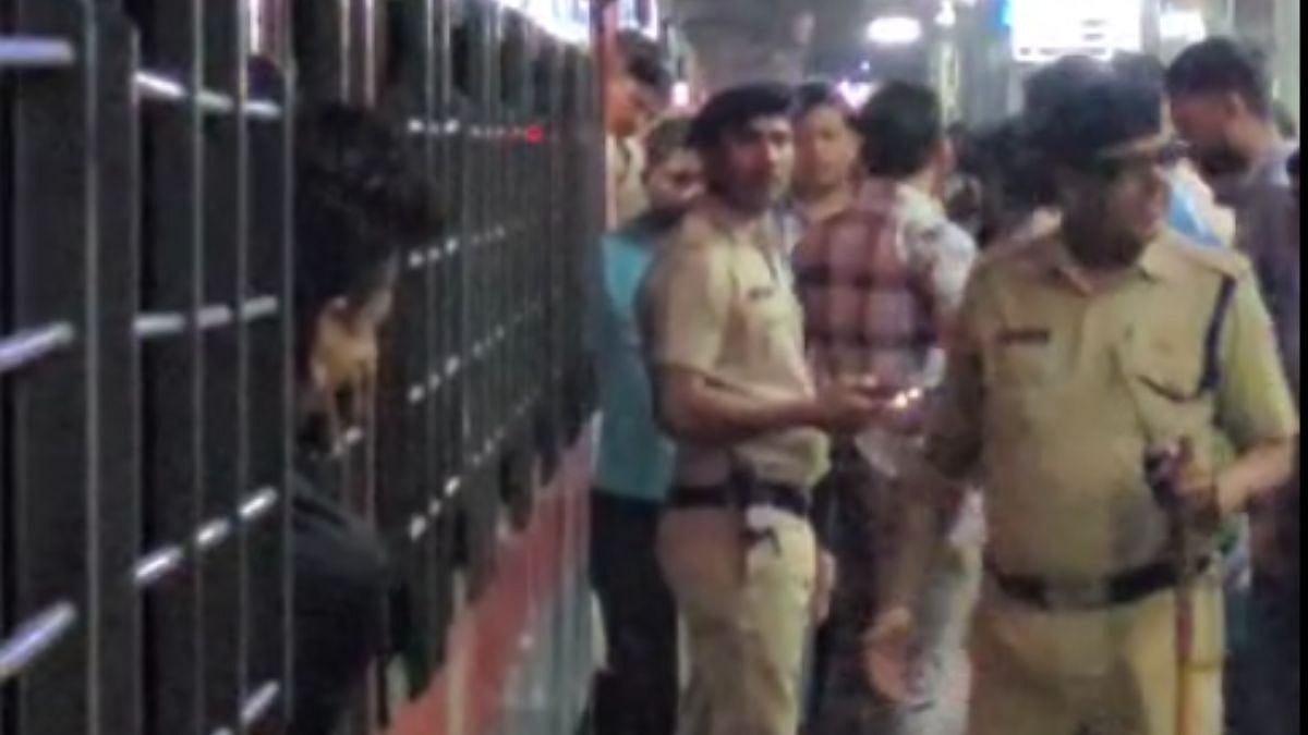 Mahanagri Express Mishap: Passenger Seriously Injured After Falling Into Gap At Thane Railway Station 