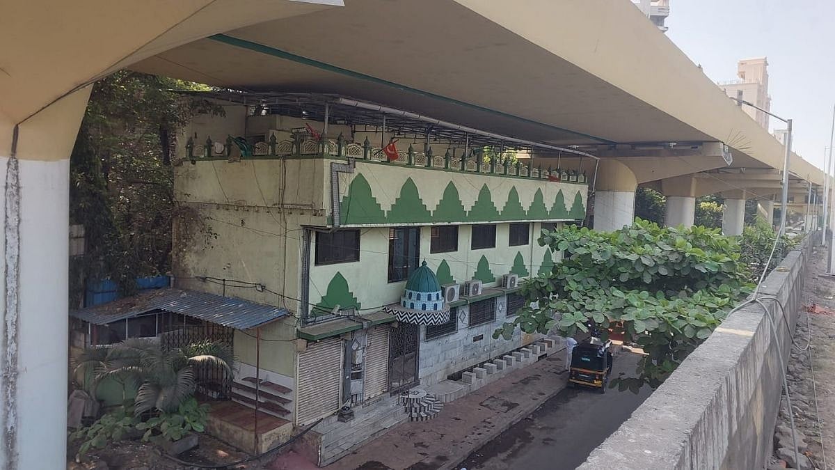 Mumbai Metro Line 2B Safety Row: Mosque Under Elevated Girder In Chembur Sparks Public Risk Concerns Ahead Of Launch 