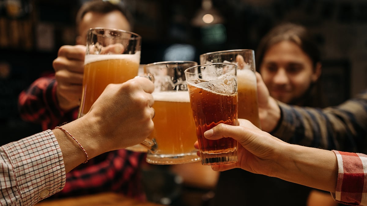 Holi 2026 To Be A Dry Day? Mumbaikars Can Buy Alcohol On Muharram & Gandhi Jayanti? Find Out The Exact Details Here 