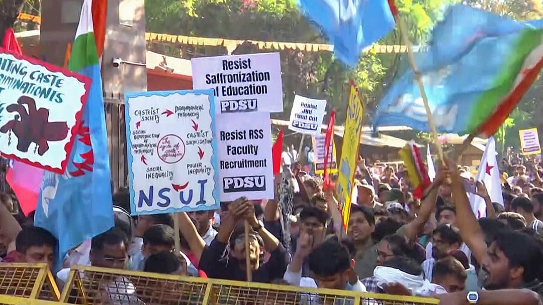 JNUSU Leaders Detained As Protest March To Education Ministry Stopped 