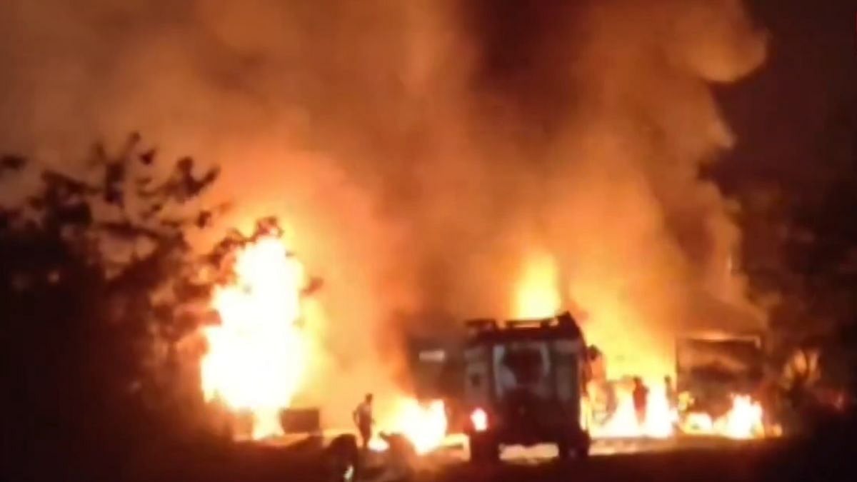 Jharkhand: Four Trucks Reduced To Ashes As Vehicle Collision Sparks Massive Fire In Dumka; Video Surfaces 