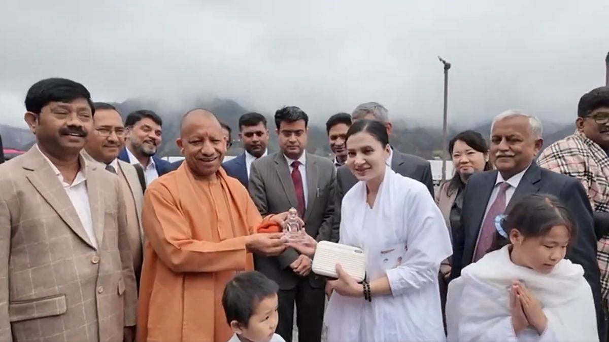 Uttar Pradesh CM Yogi Adityanath Becomes Emotional As Child Chants Shiv Mantra In Yamanashi During Japan Visit | VIDEO 