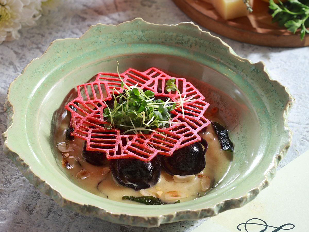 Sundried Tomato Caprese tortellini