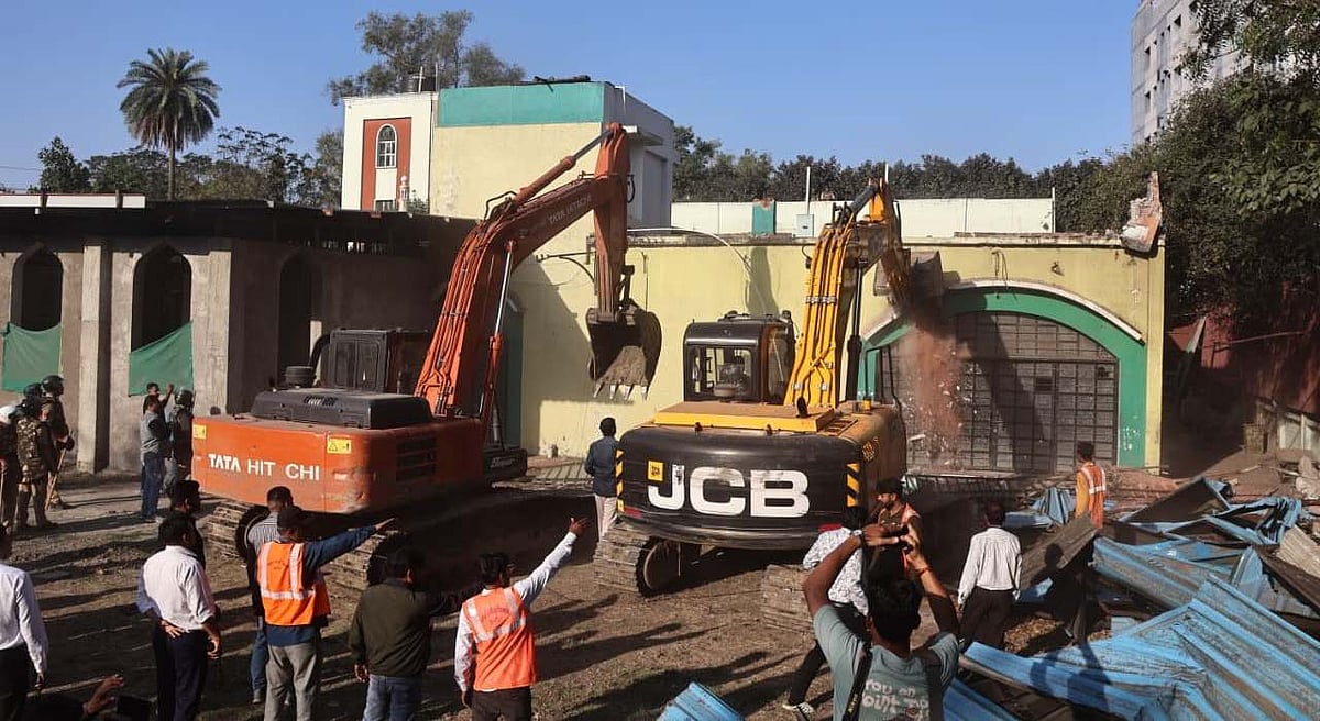 Indore News: IMC Cracks Down On Illegal Encroachment Behind Maharaja Yeshwantrao Hospital