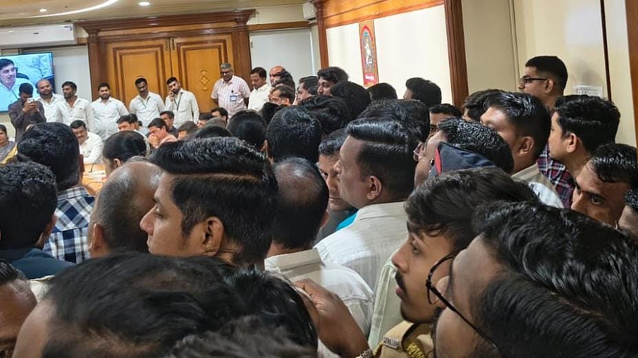 Pimpri-Chinchwad: PCMC Presents 2026-27 Budget Behind Closed Doors; Journalists Stage Historic Walkout