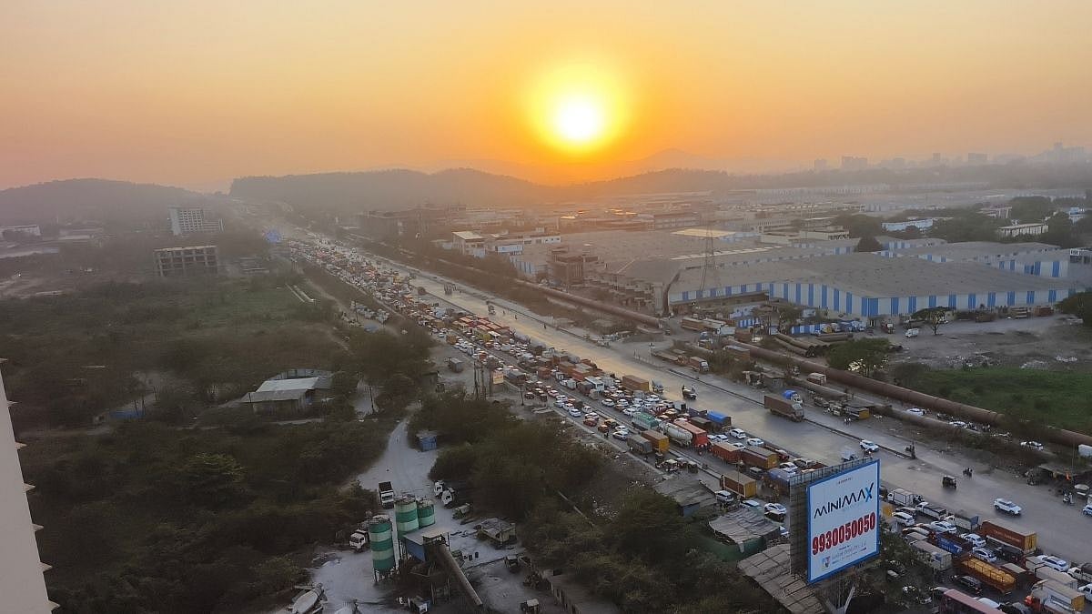 Bhiwandi News: Incomplete Flyover Work Causes Massive Traffic Gridlock On Mumbai–Nashik Highway; Ambulances Among Vehicles Affected 