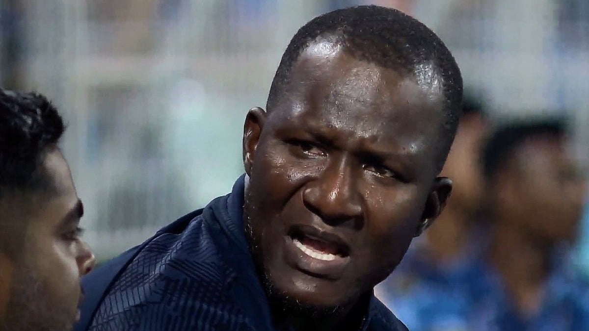 West Indies Head Coach Daren Sammy REACTS Angrily As Jasprit Bumrah Dismisses In-Form Shimron Hetmyer 