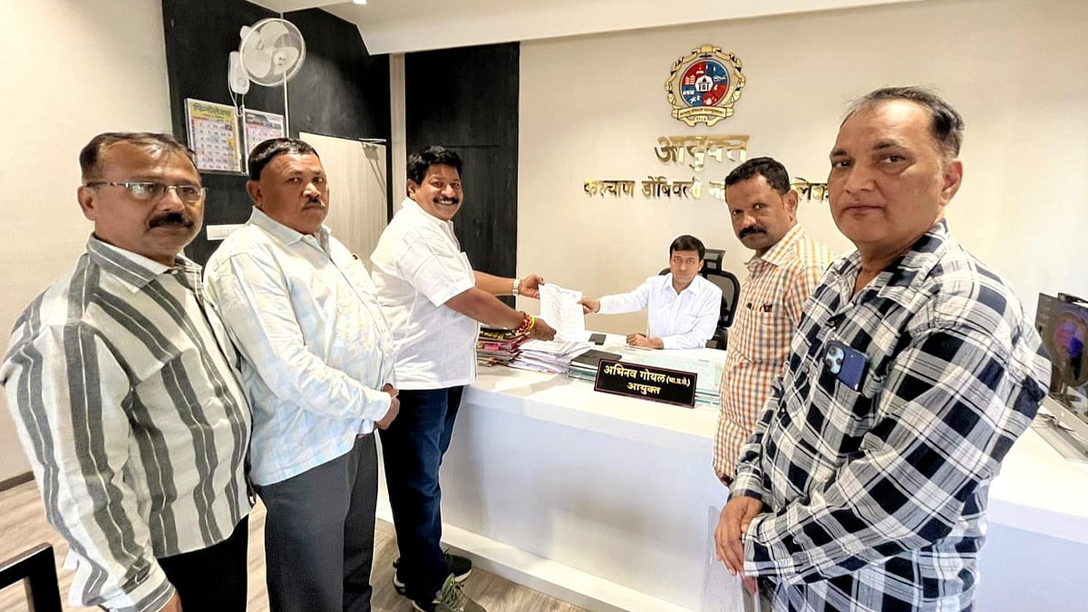 Residents Oppose Mobile Tower Installation At Shankarrao Chowk, Submit Memorandum To KDMC Chief 