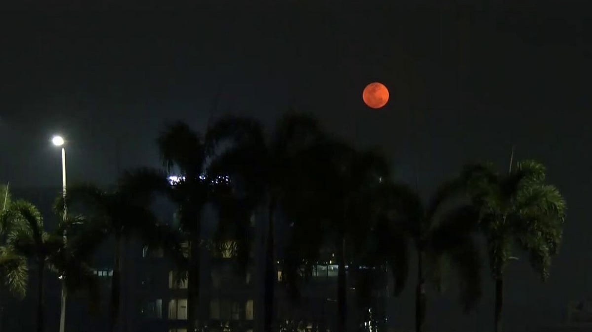 First Visuals: Blood Moon Over Mumbai On Holi, Rare Total Lunar Eclipse Turns Sky Crimson 