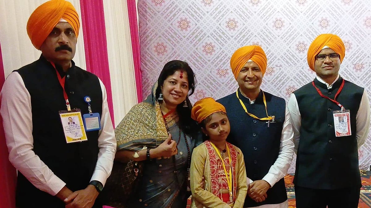Assam Girl Sings Punjabi Devotional Song In Marathi Medium School: Kalina Das Wins Hearts At Hind-Di-Chadar Event 