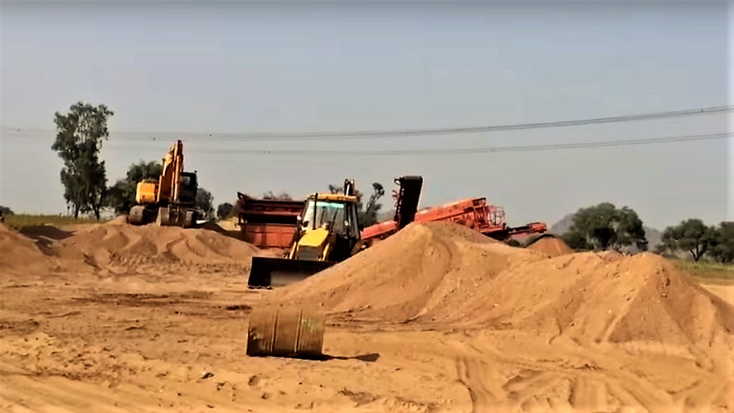Jalgaon Administration Acts Against Illegal Sand Mining; ₹10 Crore Penalty On 678 Vehicles