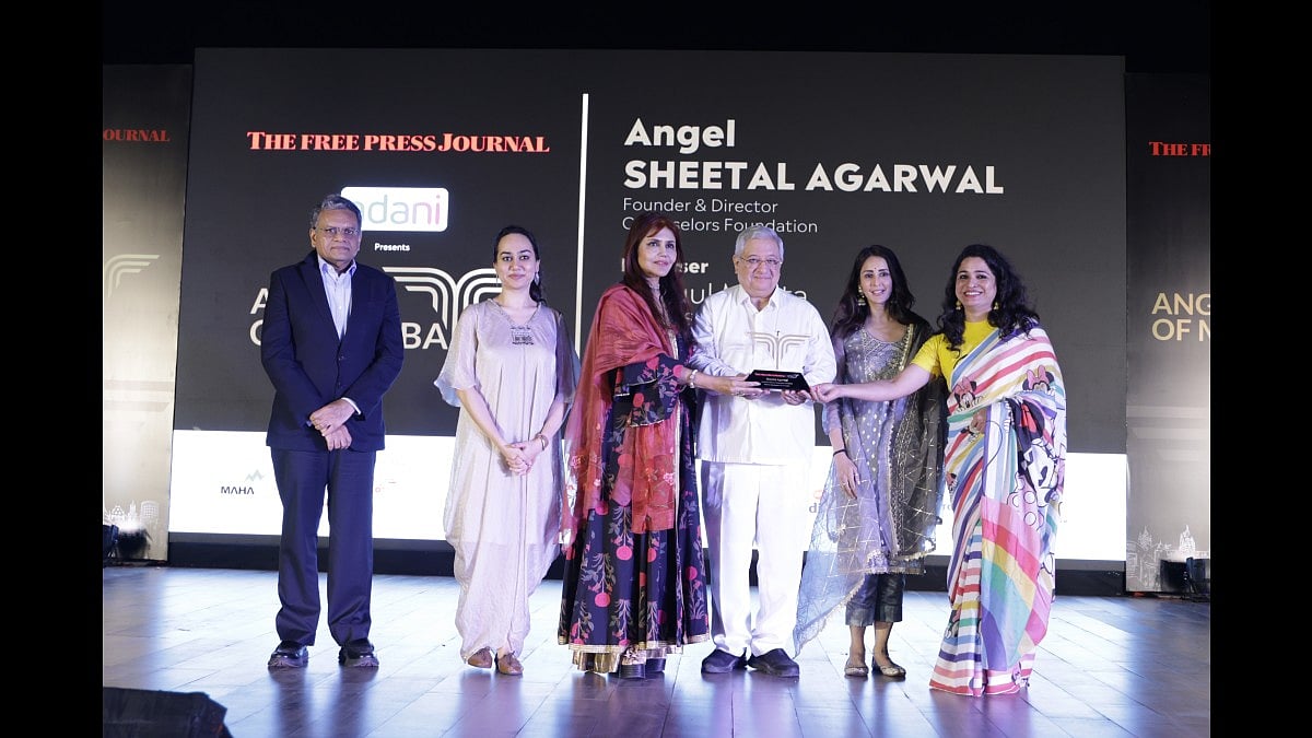 Sheetal Agarwal, Founder & Director, Clownselors Foundation, receiving the award from Justice S J Kathawalla and Nisha JamVwal. On the left are NIlesh Gupta, MD, VIjay Sales; and  Carol Goyal (managing director, Aesthetic Intelligence Lab). Also on stage is actor Chahatt Khanna