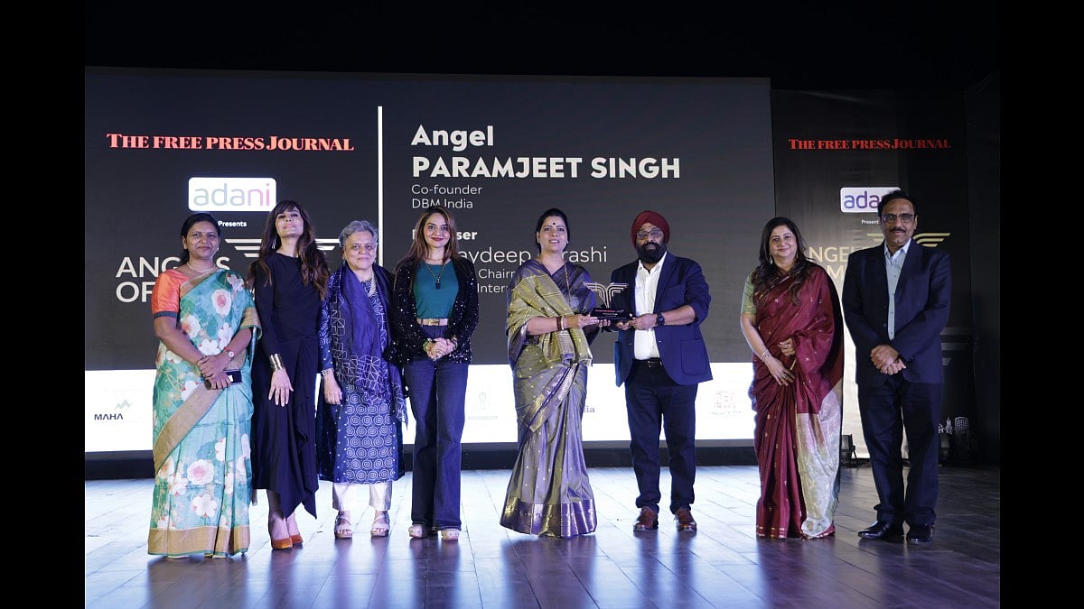 Paramjeet Singh, Co-founder, DBM India, receiving the award from Mayor Ritu Tawde. On the left are Suchita Bhikane (executive director MahaTransCO); Nazia Sharma (director, Cushman & Wakefield); Kala Ghoda Arts Foundation chairperson Brinda Miller and actor Madhoo 