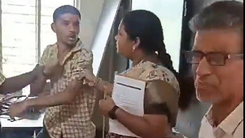 Andhra Pradesh: Class 10 Student Punches Teacher During Confrontation