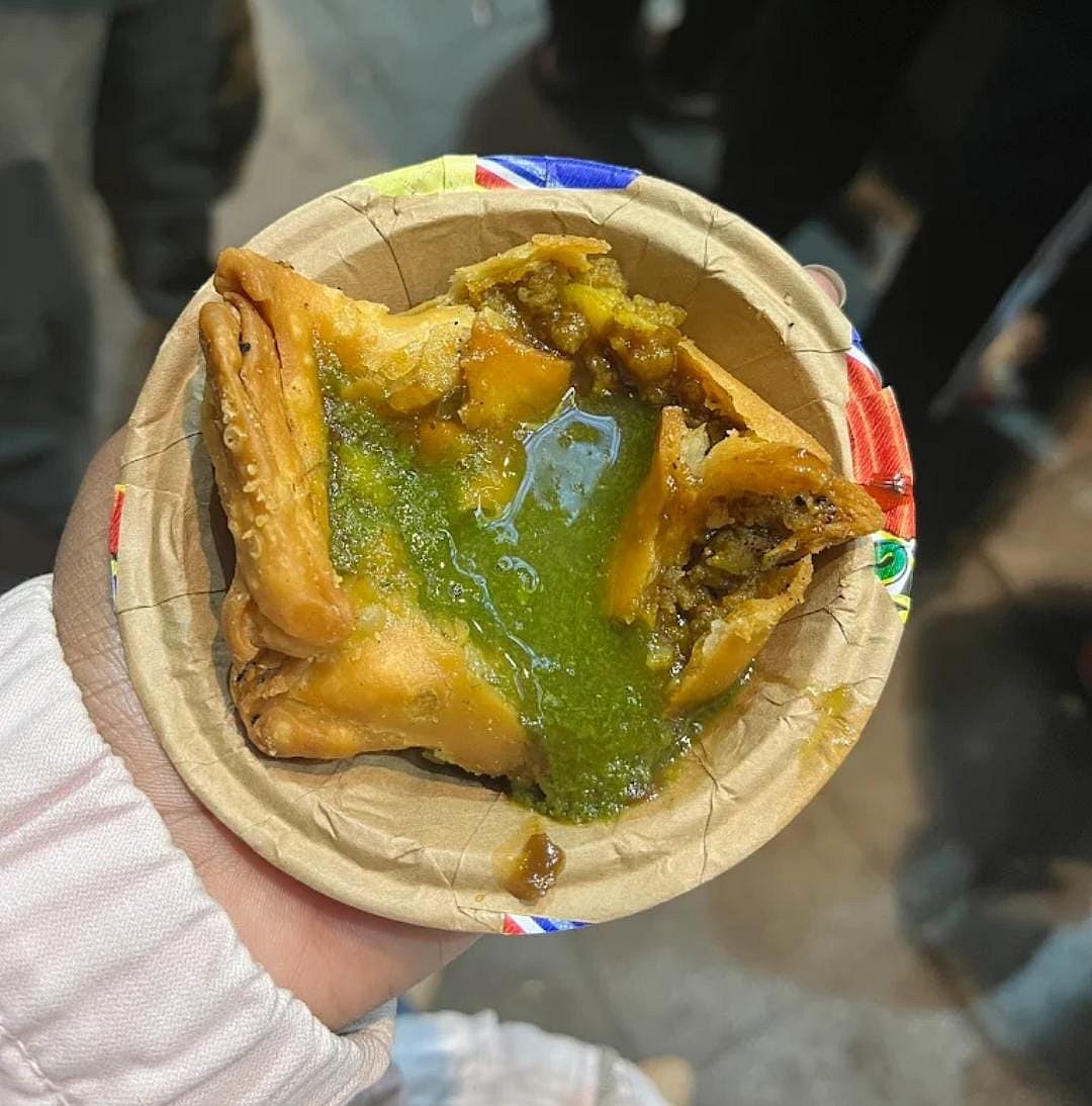 Swadisht Samosa Corner (Sarafa Bazaar)