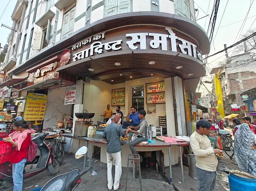 Swadisht Samosa Corner (Sarafa Bazaar)