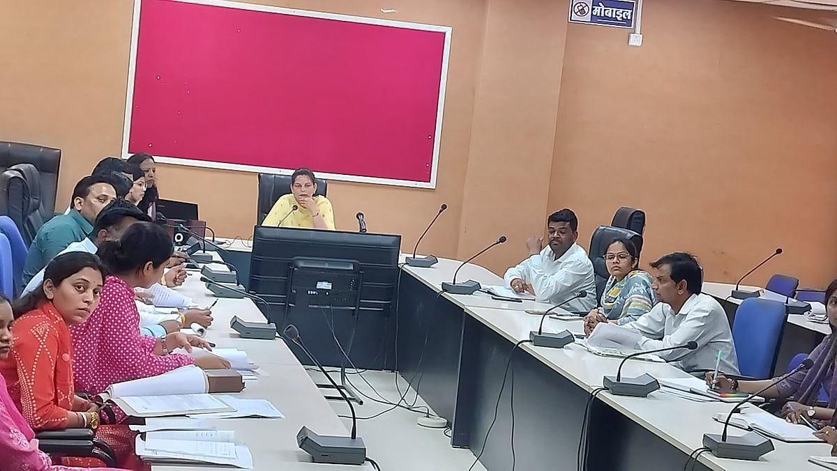 MP News: Collector Reviews Drinking Water Schemes In Aalirajpur | FP Photo