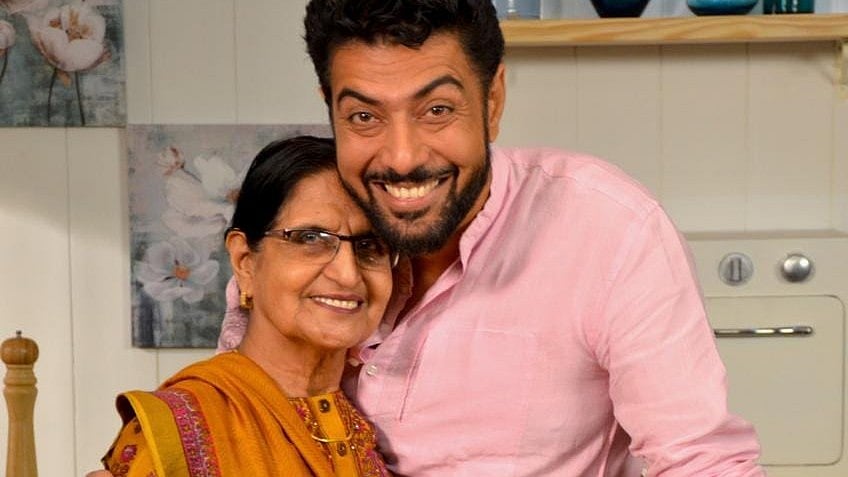Ranveer Brar poses with his mother