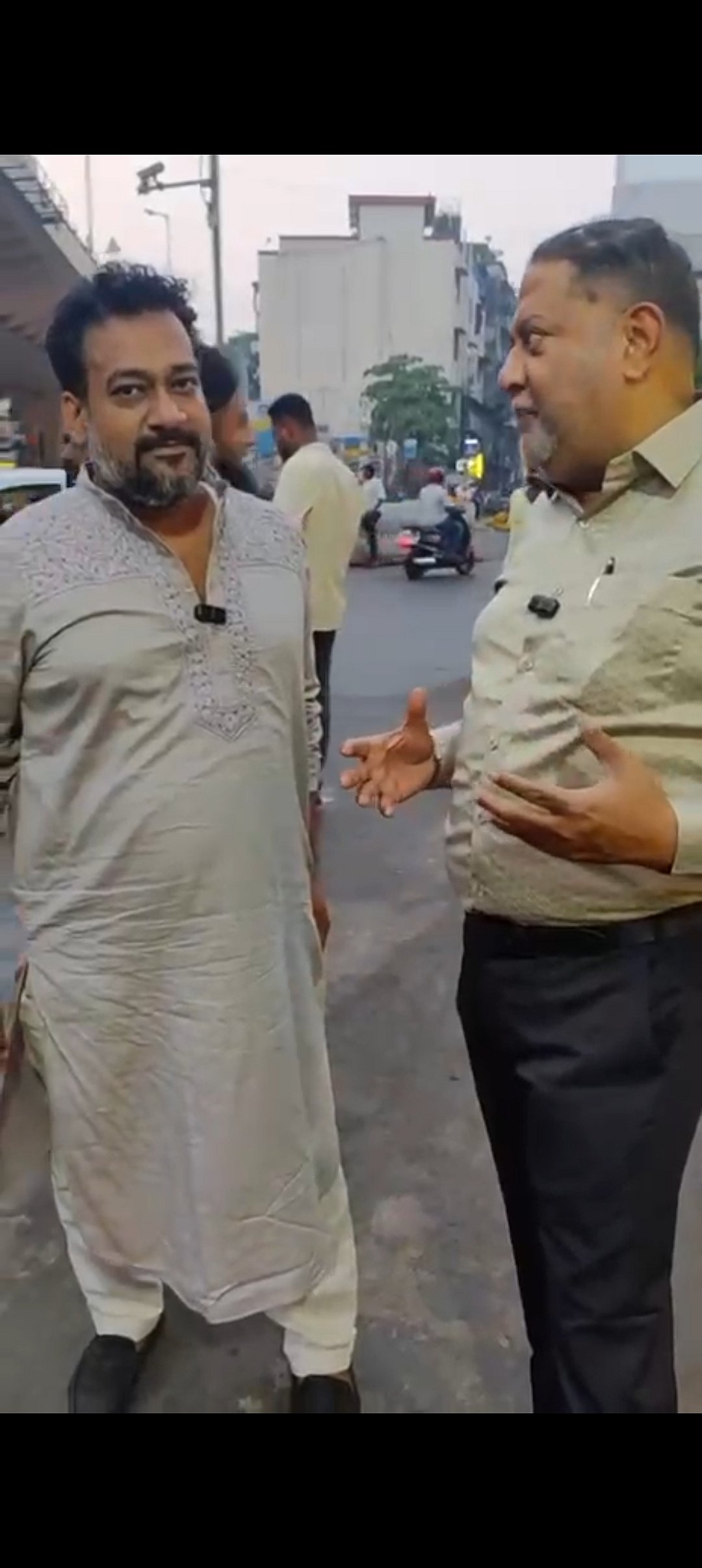 Shuaib Khatib (in kurta)