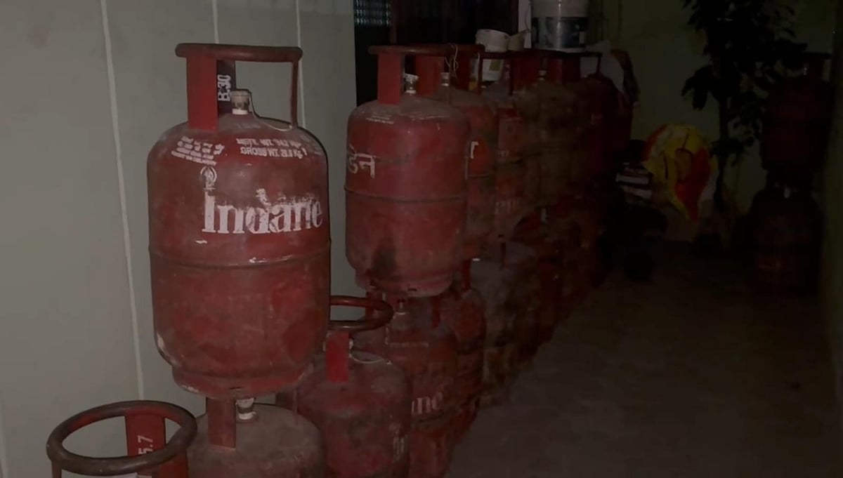 MP News: Over Two Dozen LPG Cylinders Found During Late-Night Raid At Retired Teacher’s House In Chhatarpur