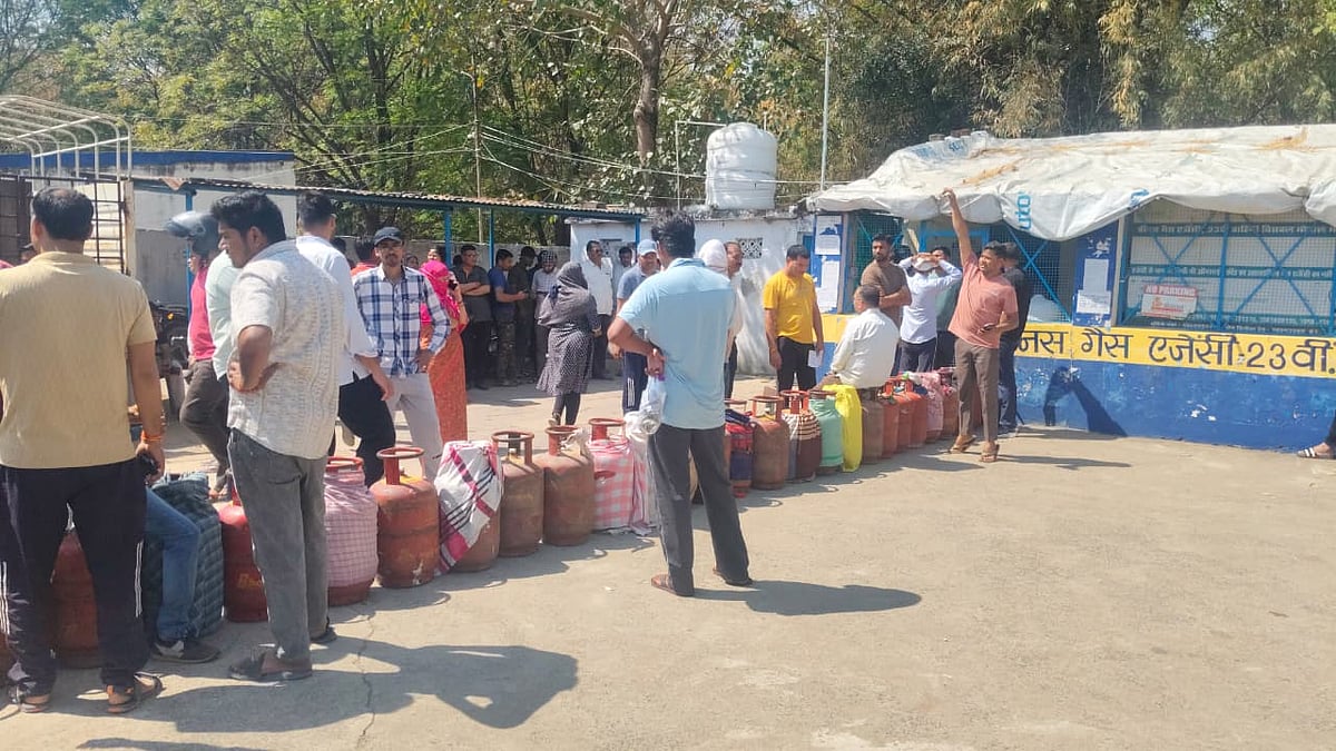 Bhopal News: Policemen Queue Up At Gas Agency Amid Supply Concerns