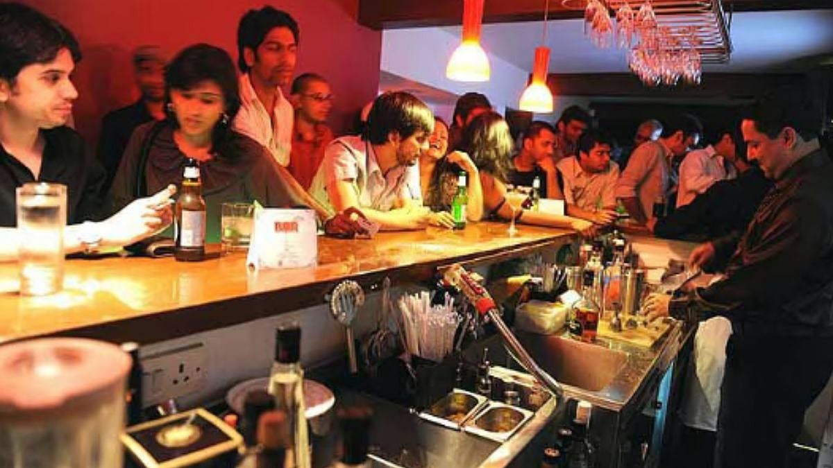 Karnataka HC Directs Bengaluru Police To Enforce Strict Ban On Minors Entering Pubs & Microbreweries | File Pic (Representational Image)