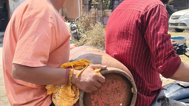 LPG Cylinder Shortage In Maharashtra? Residents Queue In Heat In Marathwada As Deliveries Delay