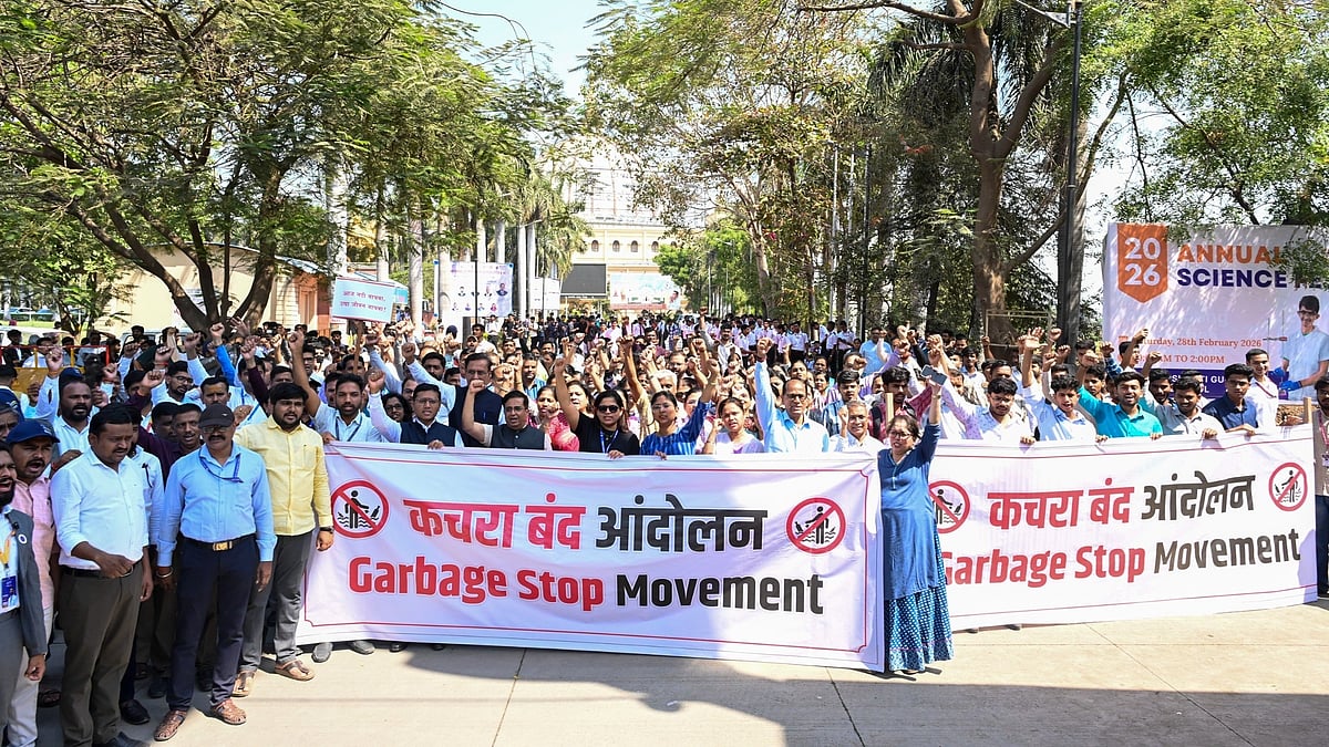 6,000 MIT ADT Students Intensify Protest Against Daily Garbage Dumping Into Mula–Mutha River