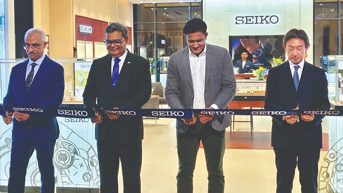 Abdul Rehman, proprietor, GLITEX INC, Niladri Mazumder, President and COO, Seiko India, cricketer Anil Kumble and Yoshikatsu Kawada, Director and Senior Executive Vice President, Seiko Global Division, at the store launch