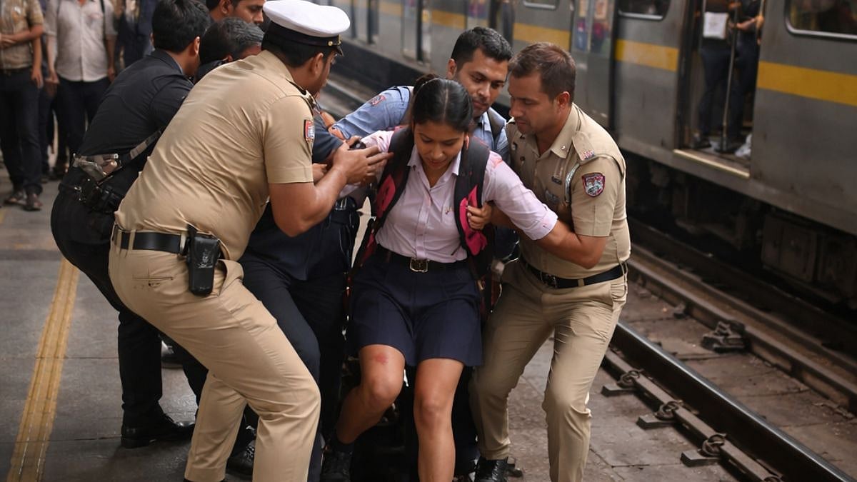 Delhi: Student Jumps Onto Metro Track In Dwarka Sector-14, Injured | ChatGPT (Representative Image)