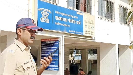In a shocking incident from Kalyan, a man allegedly strangled his wife to death following a heated argument and later travelled to Nashik where he confessed to the crime at a police station. The confession initially surprised the police, who verified the claim with their counterparts in Kalyan before confirming the murder. | 