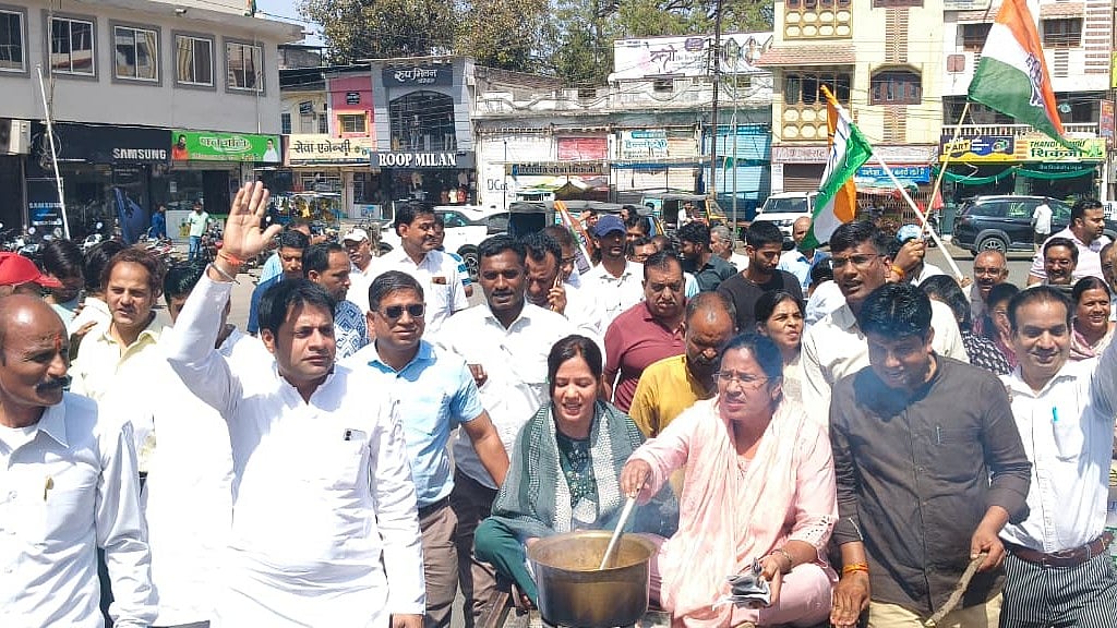 MP News: Congress Protests In Mandsaur Over Lpg Price Rise