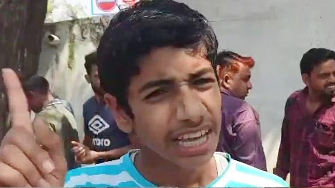 MP LPG Crisis: 'Vishv Guru Banna Hai Aur Ye Haalat Hai…' 14-Year-Old Boy Breaks Down Over Long Queue In Chhatarpur, Video Goes Viral