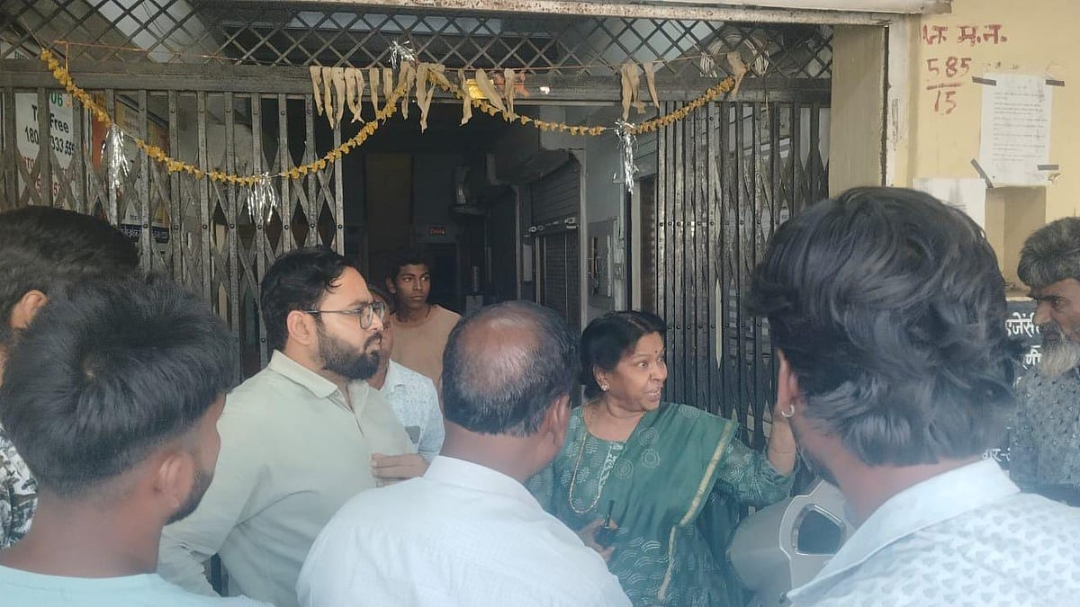 MP News: Chaos As Consumers Crowd Gas Agency Amid Booking Issues In Sitamau | FP Photo