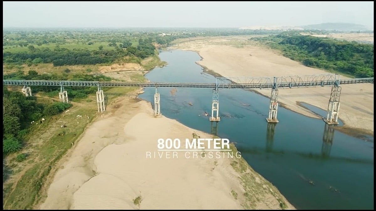 By transporting coal through an enclosed pipeline, the system reduces the dispersion of coal particles during transit