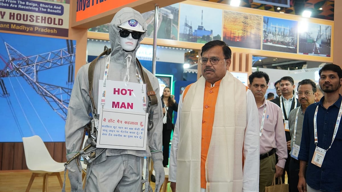 MP News: MP Transco Hot Suit Draws Attention In Jabalpur | FP Photo