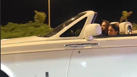 Anant Ambani & Radhika Merchant Spotted At Mumbai's Sea Link Enjoying Late Night Drive In ₹6 Crore Convertible Rolls-Royce - VIDEO