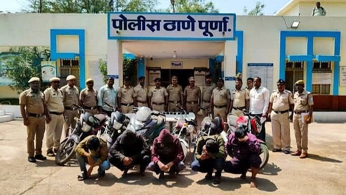 Parbhani Police Arrest Five In Twin Robbery Cases, Recover Cash & Mobiles | Sourced