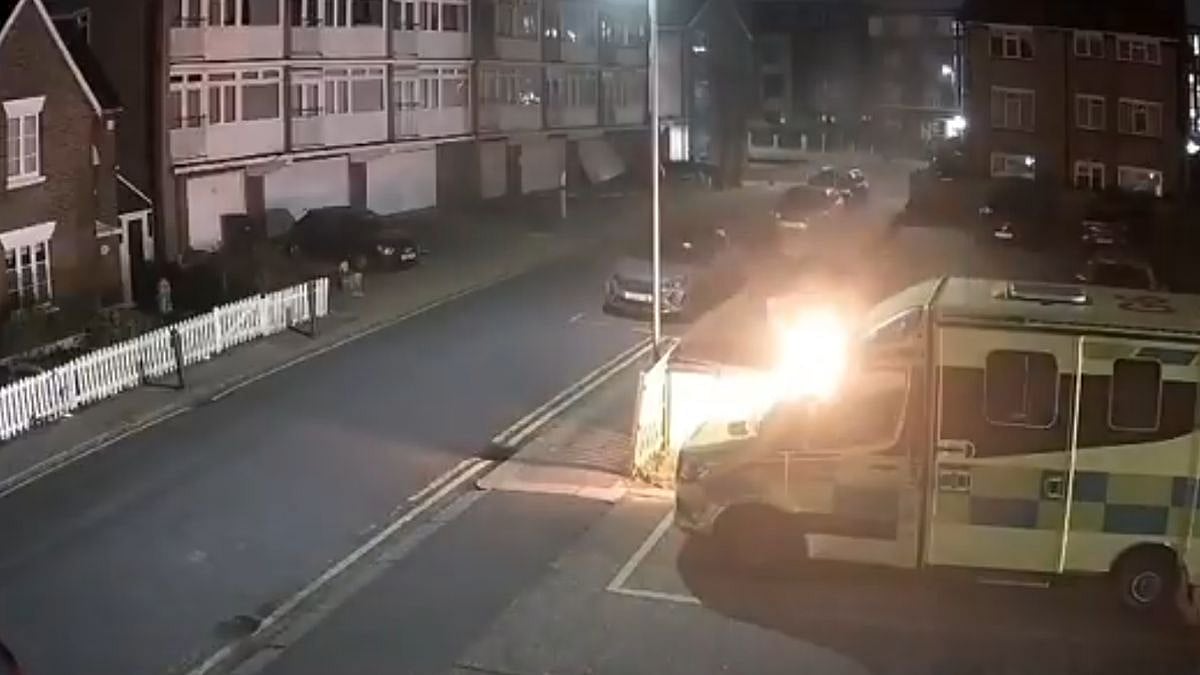 London: 4 Jewish Community Ambulances Torched In Suspected Anti-Semitic Arson, Police Hunt 3 Suspects | Video