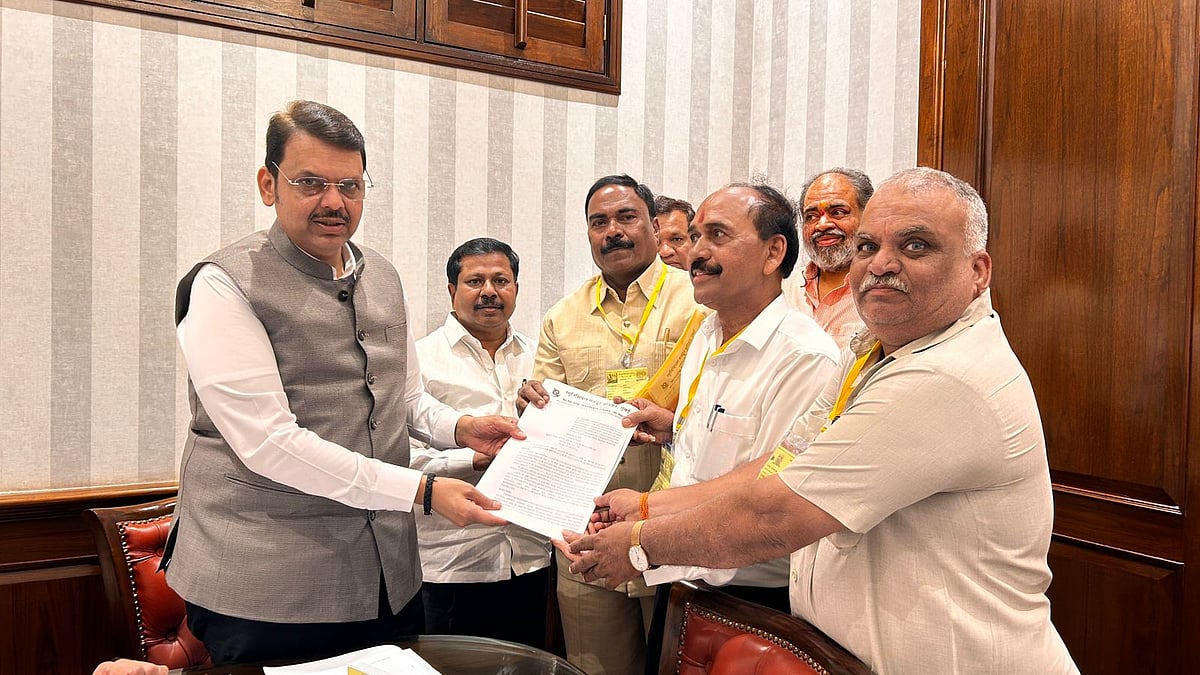 The assurance was given by Chief Minister Devendra Fadnavis following a meeting with a delegation of the Municipal Mazdoor Union, facilitated by Assembly Deputy Speaker Anna Bansode. | 