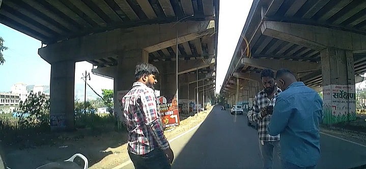 Chilling Highway SCAM In Maharashtra! Mumbai Man Cornered By Fake Recovery Agents Claiming ₹10 Lakh Dues Near Lonavala - VIDEO
