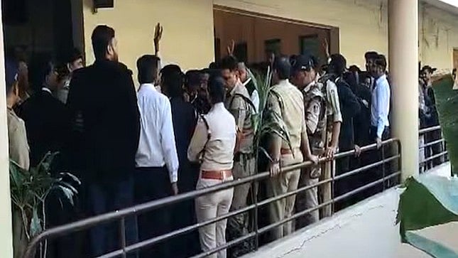 Bhopal News: Advocate Son Of Former MP Alok Sanjar Assaulted By Brother-In-Law Inside Courtroom